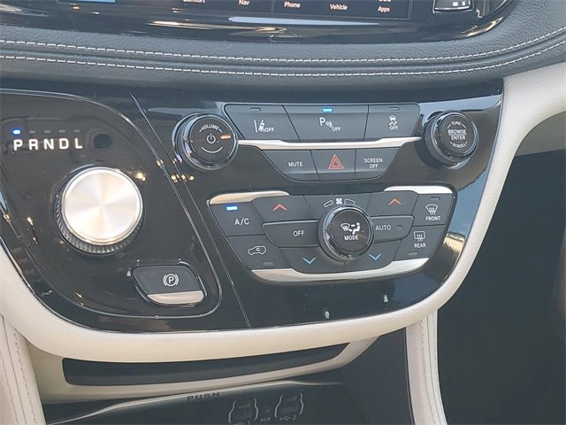 Used 2023 Chrysler Pacifica Limited image 19