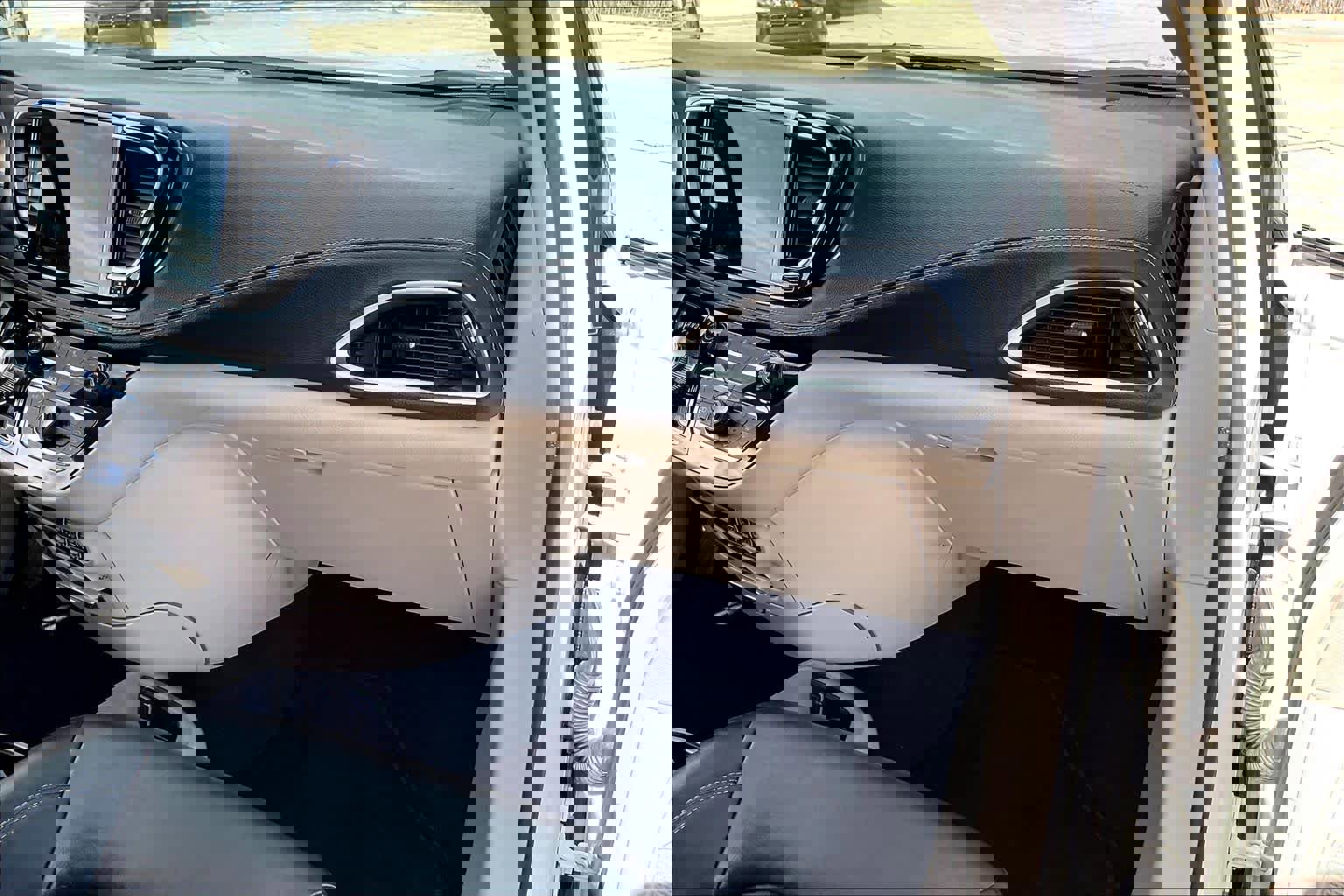 Used 2023 Chrysler Pacifica Touring-L image 17