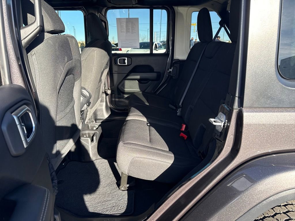 Used 2021 Jeep Wrangler Unlimited Sahara image 29