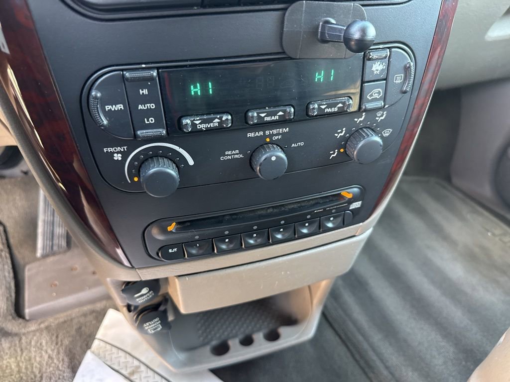 Used 2003 Chrysler Town & Country Limited AWD/4WD image 22