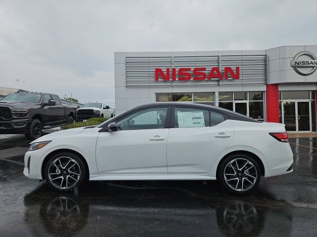 New 2025 Nissan Sentra SR image 2