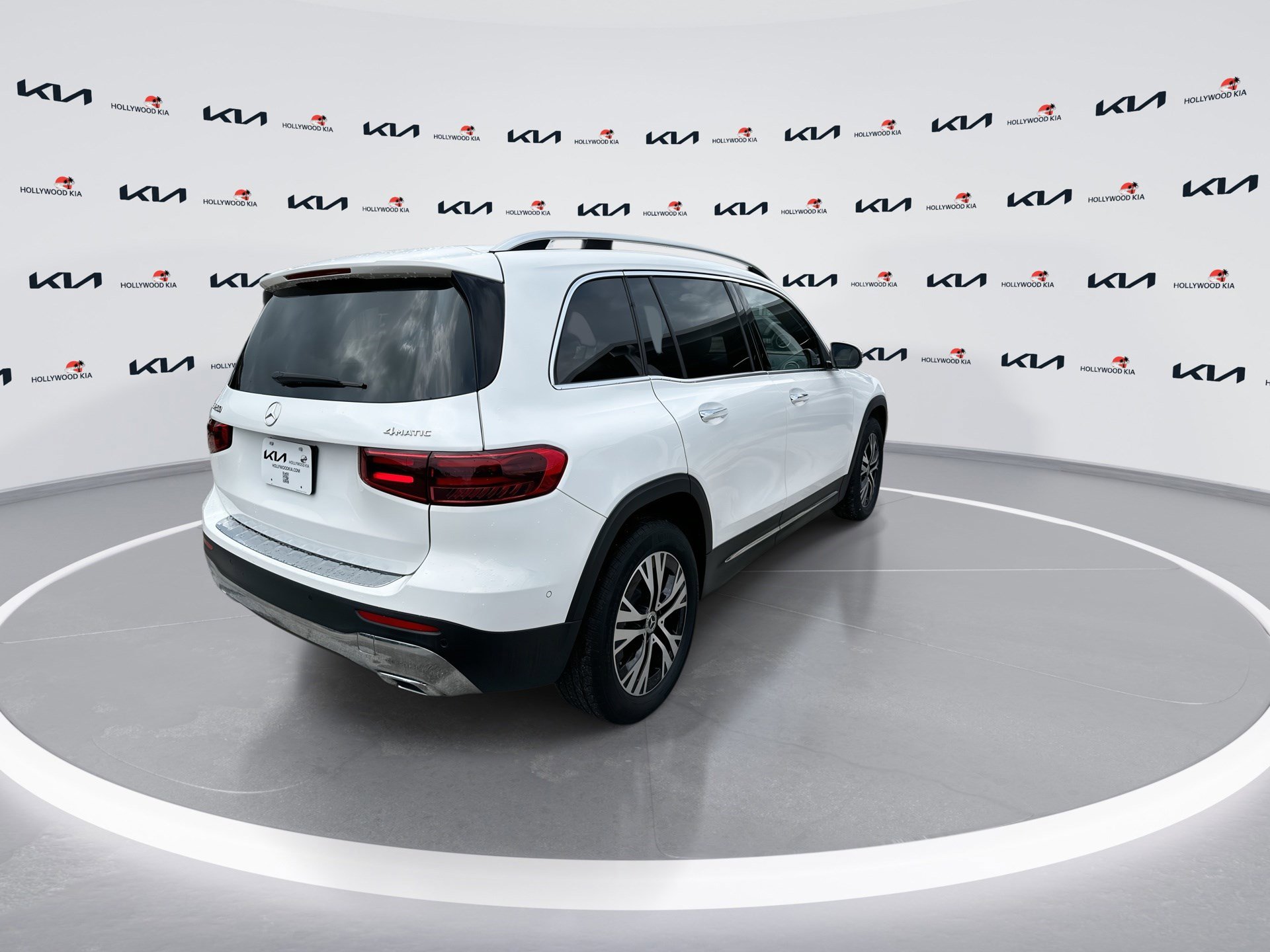 Used 2025 Mercedes-Benz GLB 250 4MATIC image 8