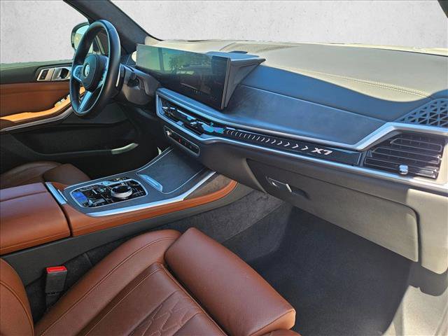 Used 2024 BMW X7 xDrive40i w/ Executive Package image 23
