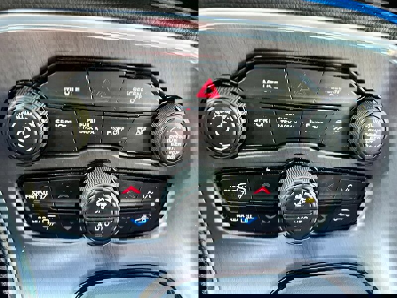 Used 2017 Dodge Challenger R/T image 26