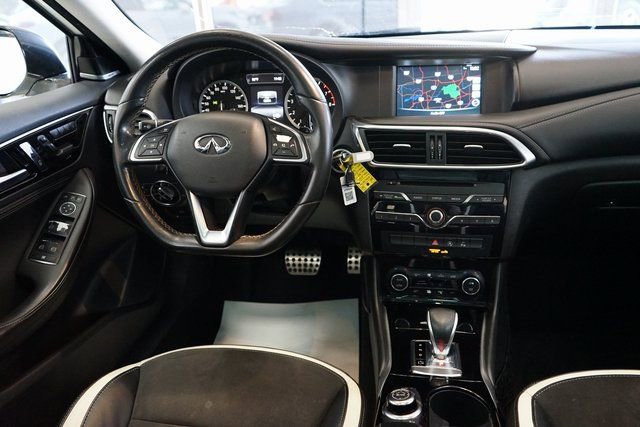 Used 2018 INFINITI QX30 Sport w/ Cargo Package image 12