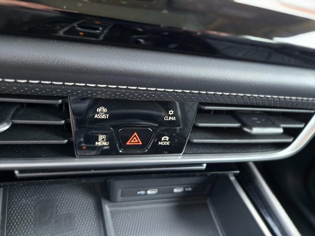 Used 2024 Volkswagen Atlas SEL Premium R-Line image 31