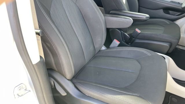 Used 2023 Chrysler Voyager LX image 24