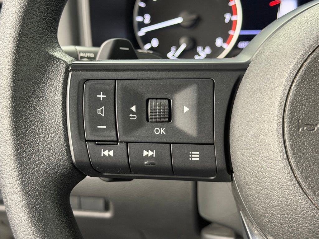 Used 2024 Nissan Rogue S FWD image 25
