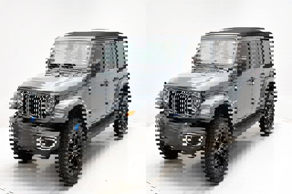 Used 2024 Jeep Wrangler Unlimited Sahara image 2