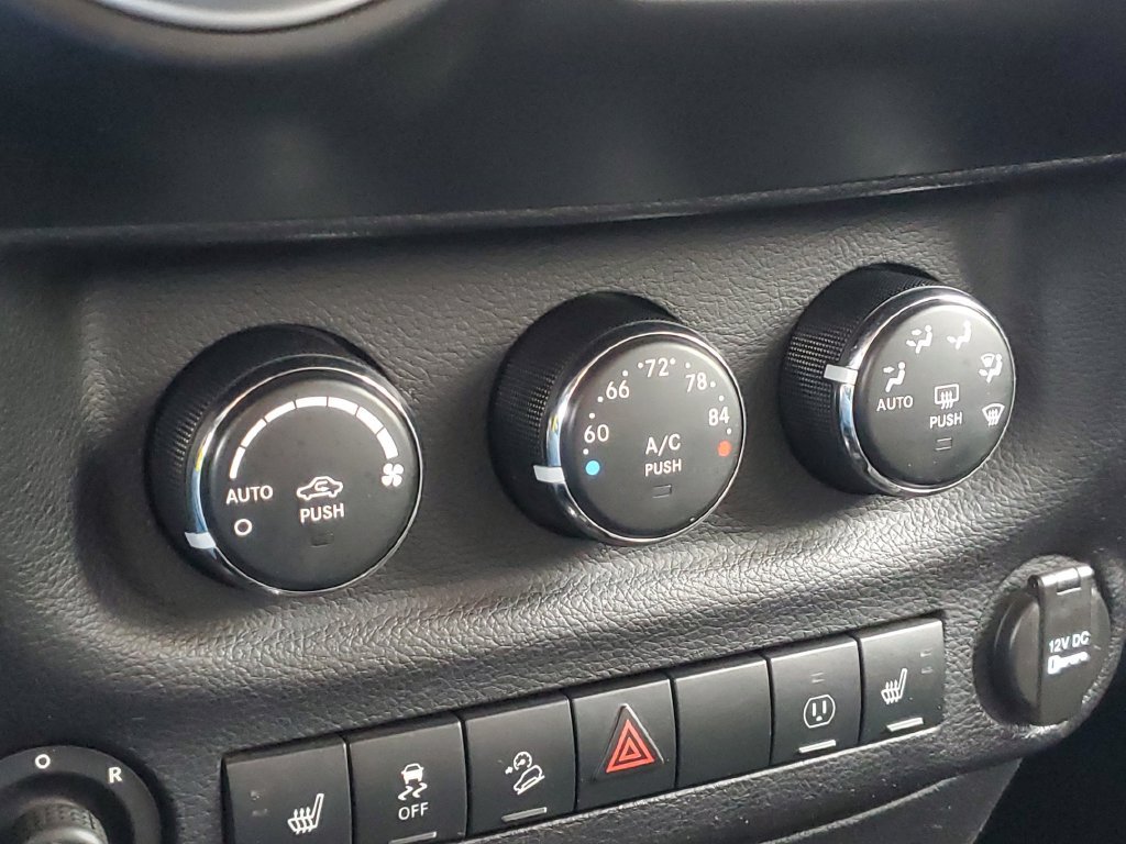 Used 2013 Jeep Wrangler Unlimited Sahara w/ Mopar Chrome Edition Group AWD/4WD image 27