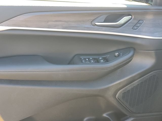 New 2026 Jeep Grand Cherokee Limited w/ Limited Altitude Package AWD/4WD image 16