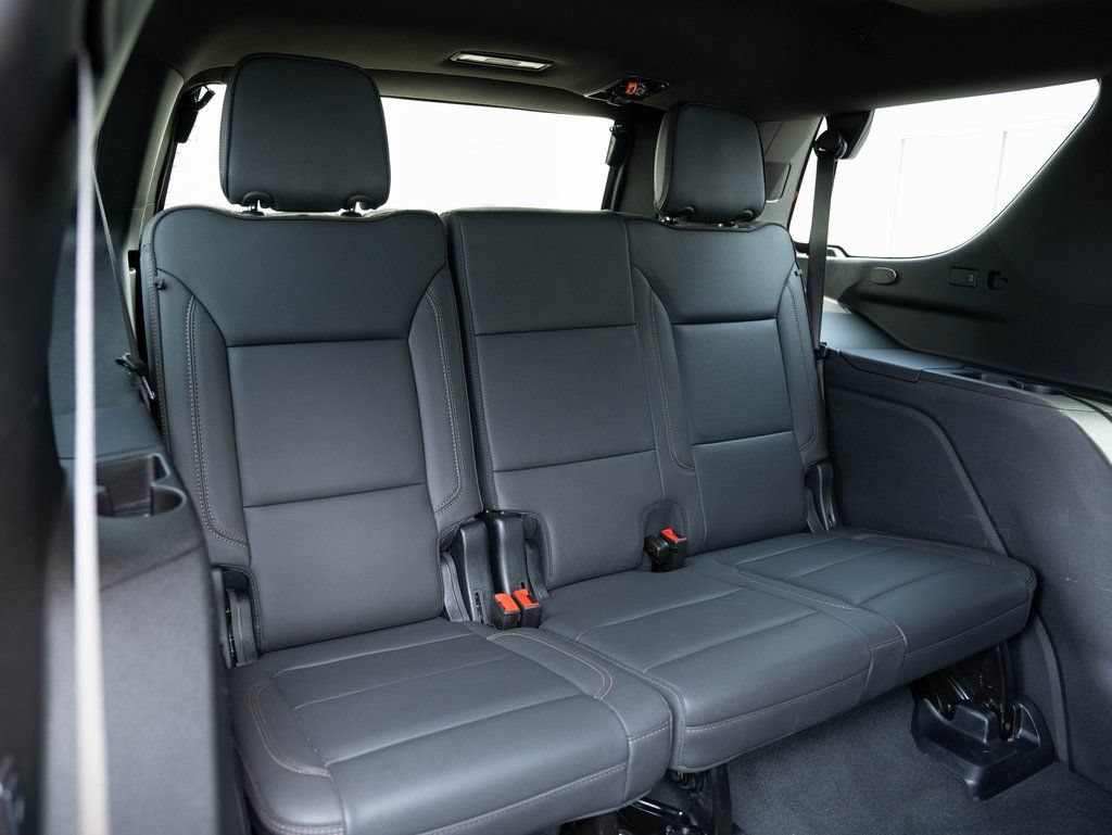 Used 2025 Chevrolet Tahoe High Country AWD/4WD image 39