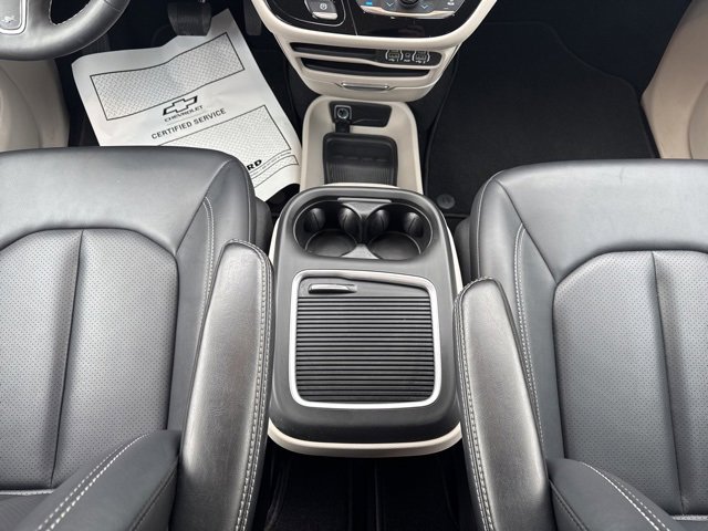 Used 2024 Chrysler Pacifica Touring-L image 21