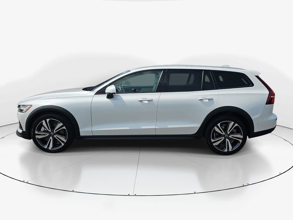 Used 2025 Volvo V60 B5 Cross Country Plus AWD/4WD image 10