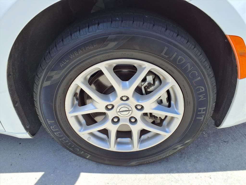 Used 2023 Chrysler Pacifica Touring-L FWD image 7