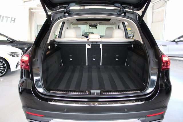 Used 2024 Mercedes-Benz GLE 450e 4MATIC w/ Warmth & Comfort Package image 31