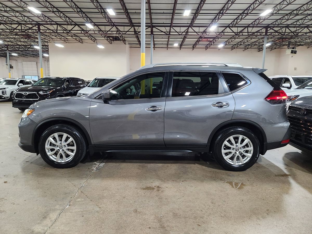 Used 2017 Nissan Rogue SV w/ SV Family Package FWD image 7