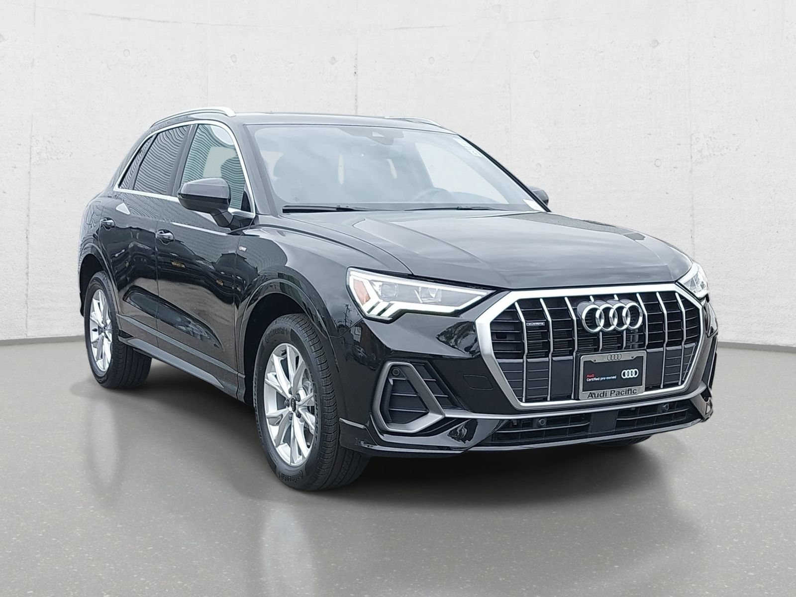 Certified 2025 Audi Q3 2.0T Premium w/ Convenience Package AWD/4WD image 3