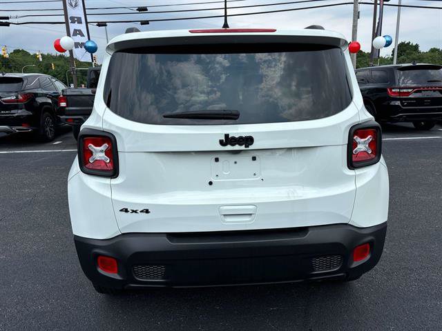 Certified 2023 Jeep Renegade Latitude w/ Sun/Sound Group AWD/4WD image 4