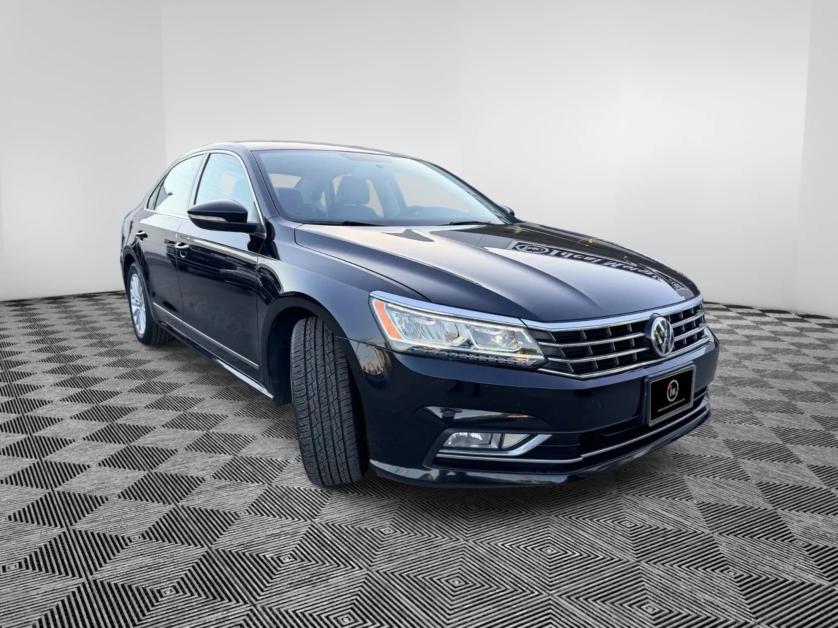 Used 2017 Volkswagen Passat 1.8T SE w/ SE Lighting Package image 4