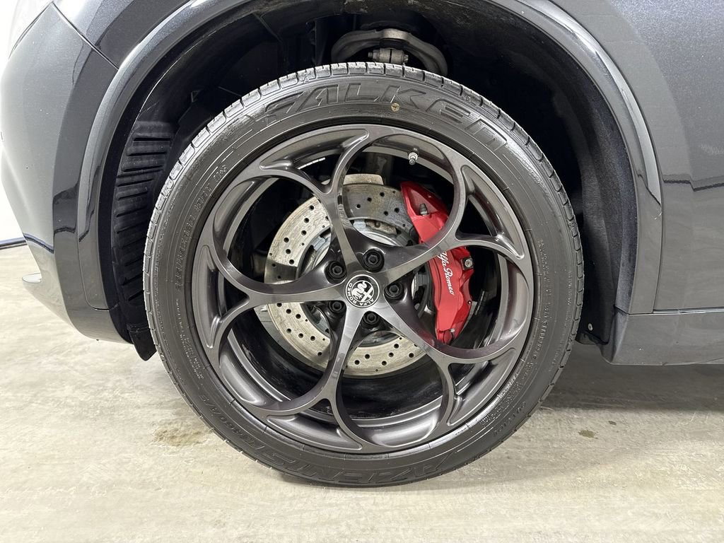Used 2020 Alfa Romeo Stelvio Quadrifoglio image 13