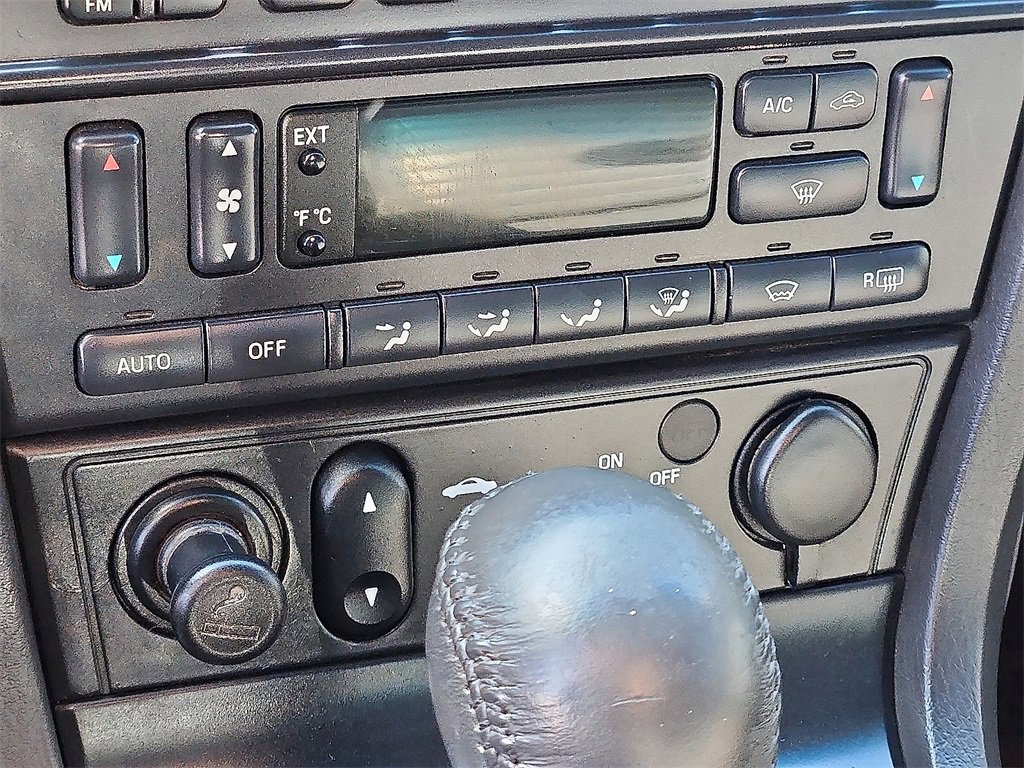 Used 2002 Ford Thunderbird image 20