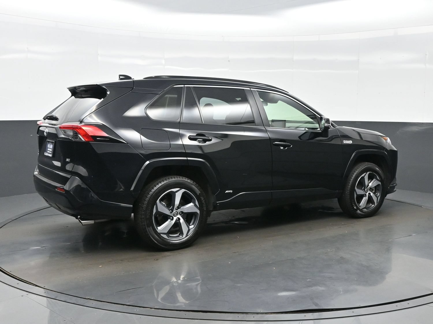 Used 2021 Toyota RAV4 SE w/ Weather & Moonroof Package AWD/4WD image 6