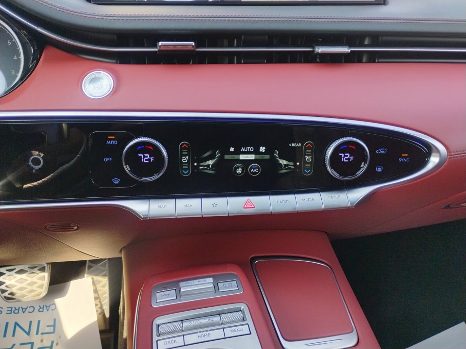 Used 2025 Genesis GV70 3.5T Sport w/ Sport Advanced Package image 22