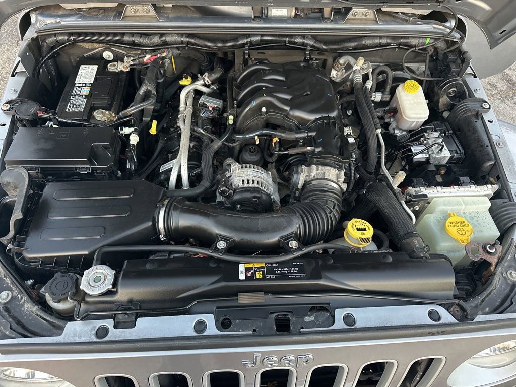 Used 2018 Jeep Wrangler Unlimited Sahara w/ Connectivity Group image 22