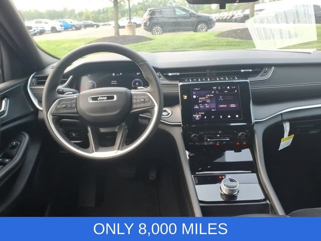 Used 2025 Jeep Grand Cherokee Altitude AWD/4WD image 10