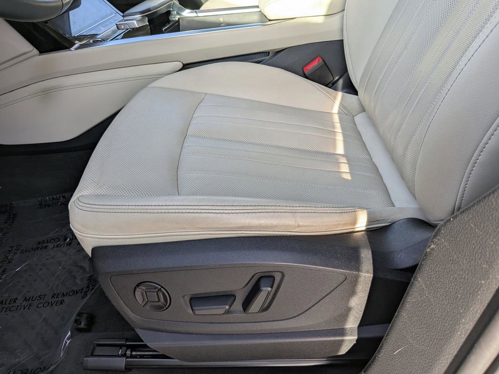 Used 2022 Audi e-tron Premium Plus w/ Premium Plus Package image 21