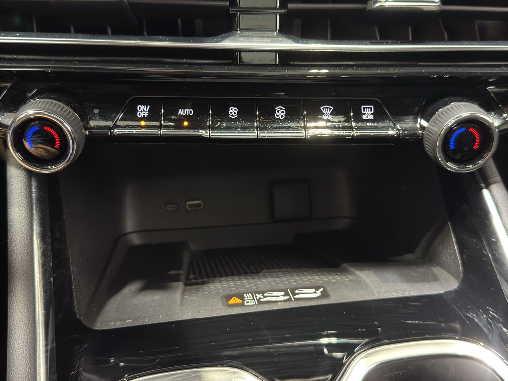Used 2026 Chevrolet Traverse RS w/ LPO, Floor Liner Package AWD/4WD image 32