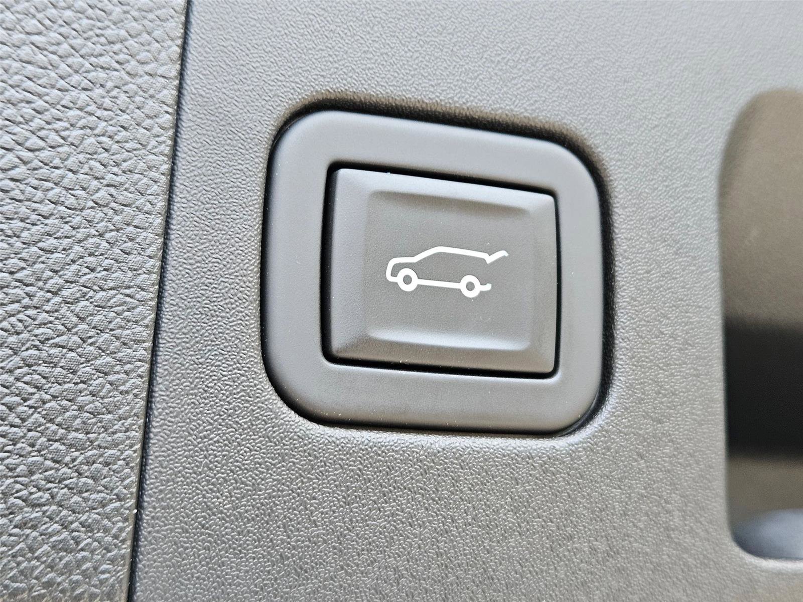 Certified 2024 Cadillac XT4 Premium Luxury w/ Cold Weather Package FWD image 29