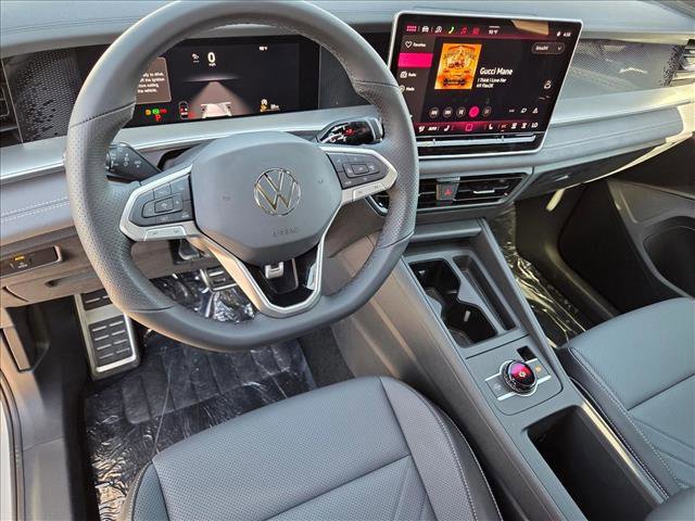 New 2026 Volkswagen Tiguan SE R-Line FWD image 3