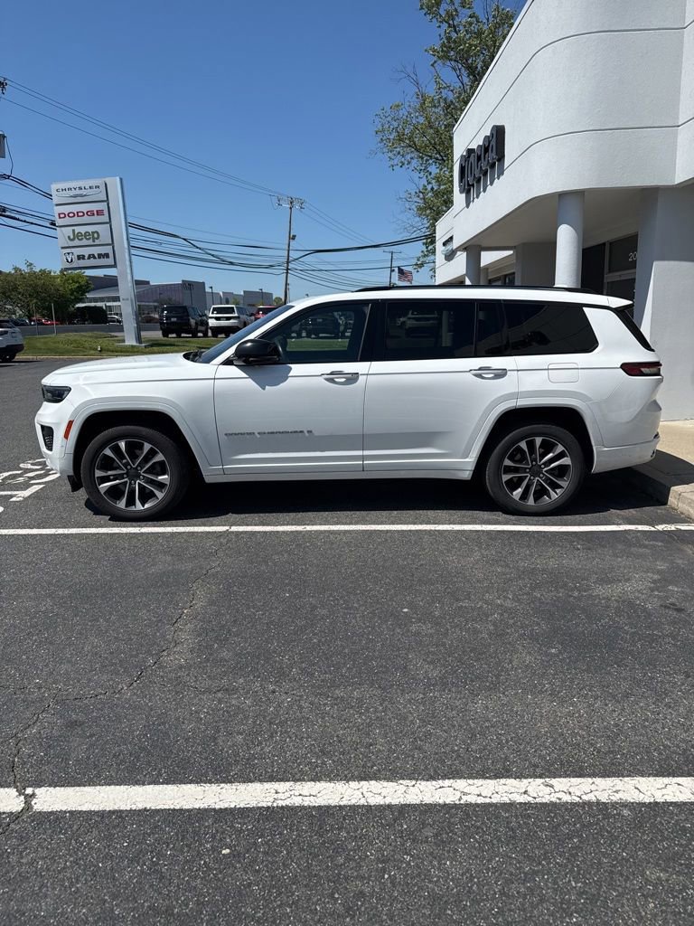 Used 2022 Jeep Grand Cherokee L Overland w/ Luxury Tech Group IV AWD/4WD image 4