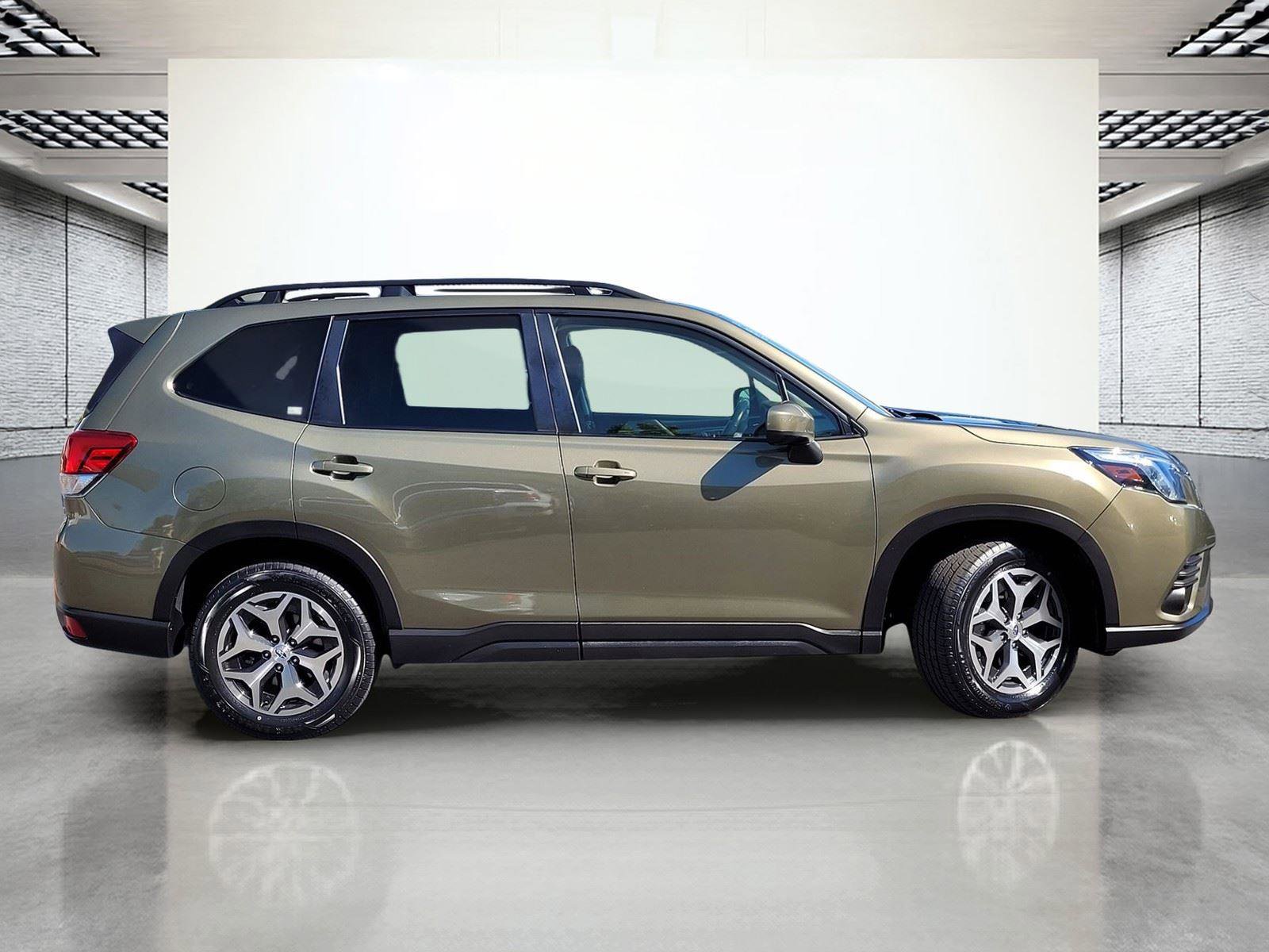 Certified 2022 Subaru Forester Premium AWD/4WD image 6