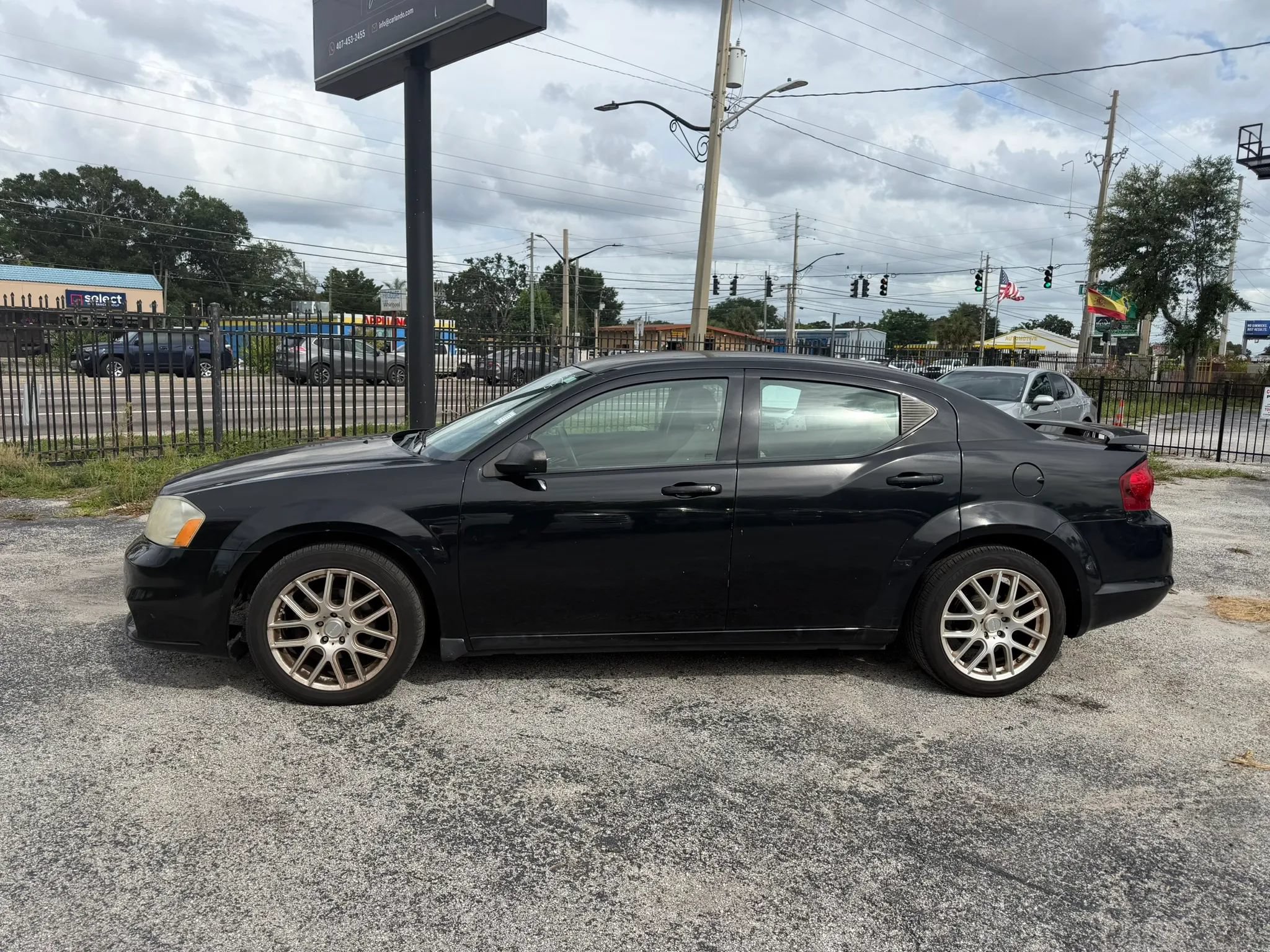 Used 2014 Dodge Avenger SE FWD image 1