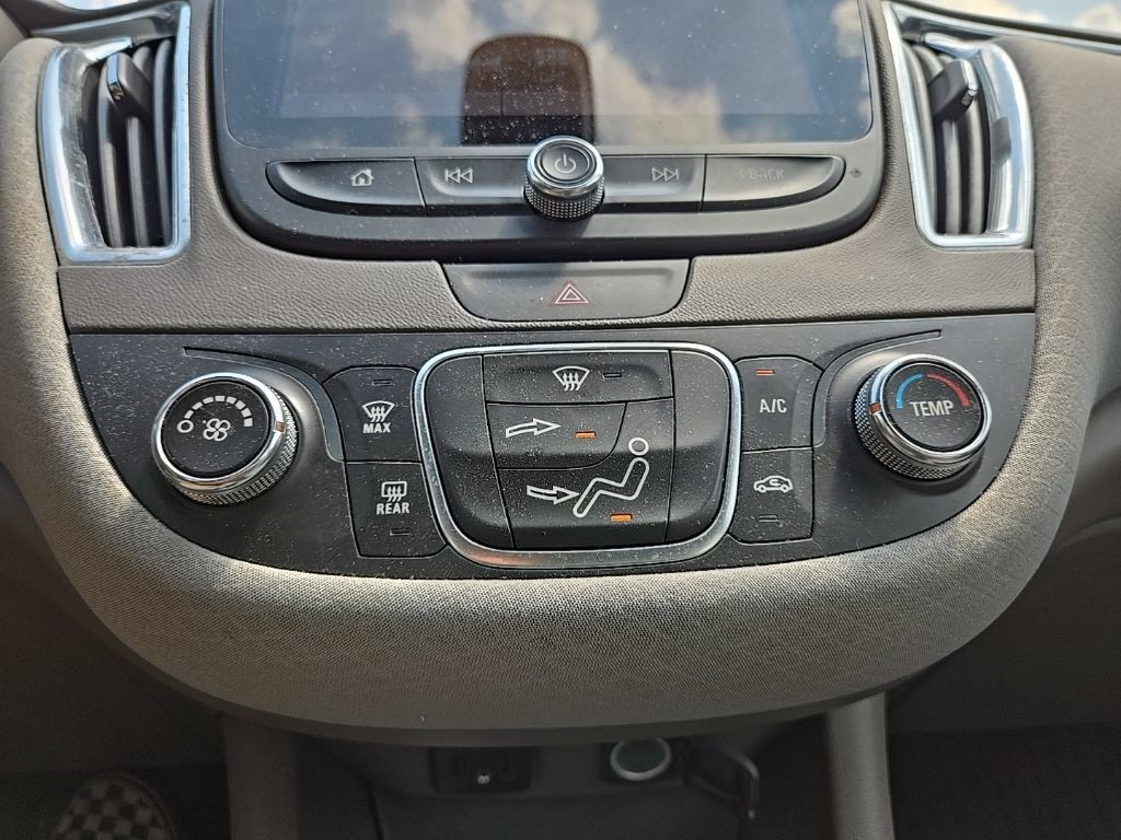 Used 2017 Chevrolet Malibu LT FWD image 24