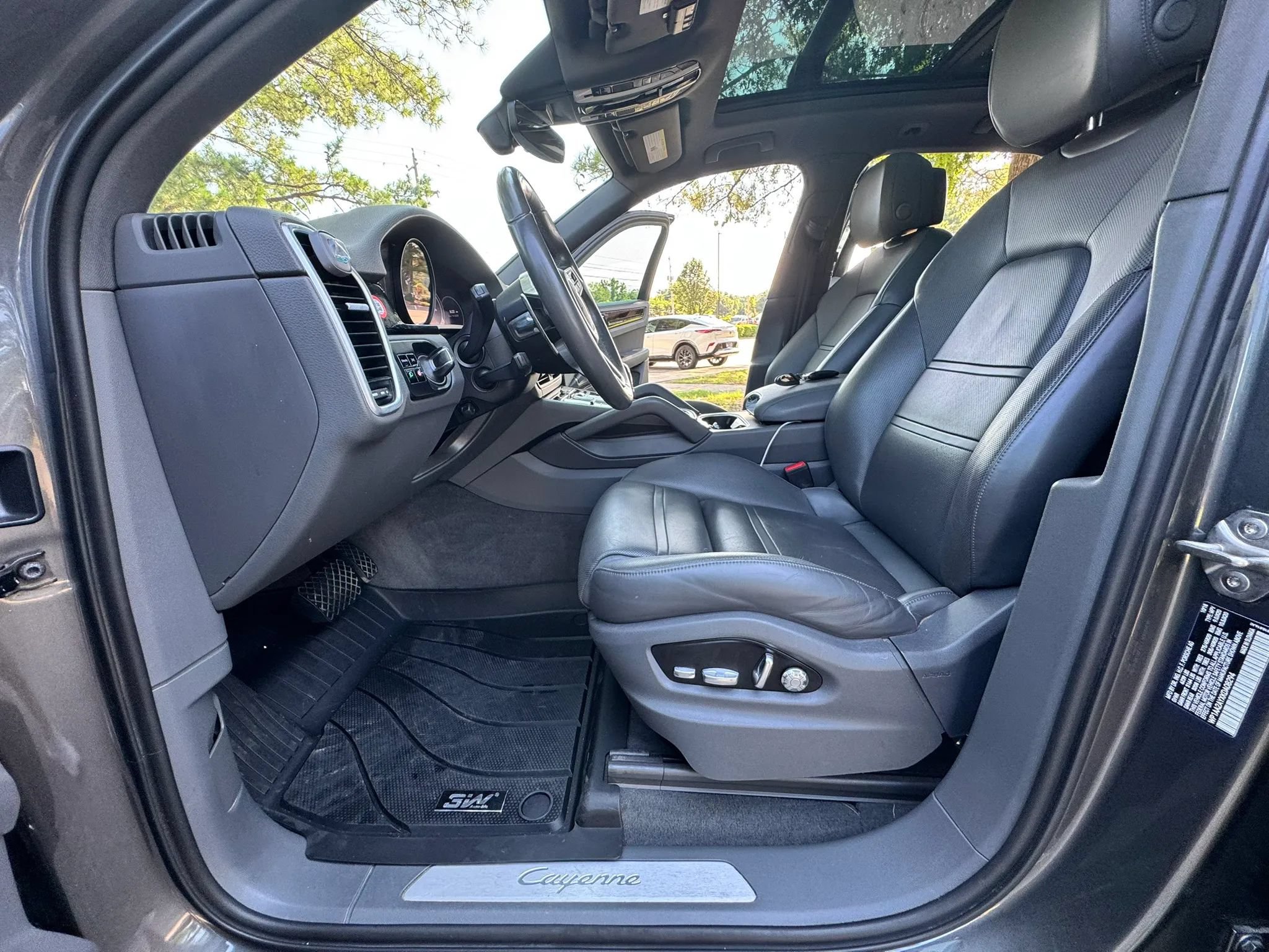 Used 2019 Porsche Cayenne AWD/4WD image 12