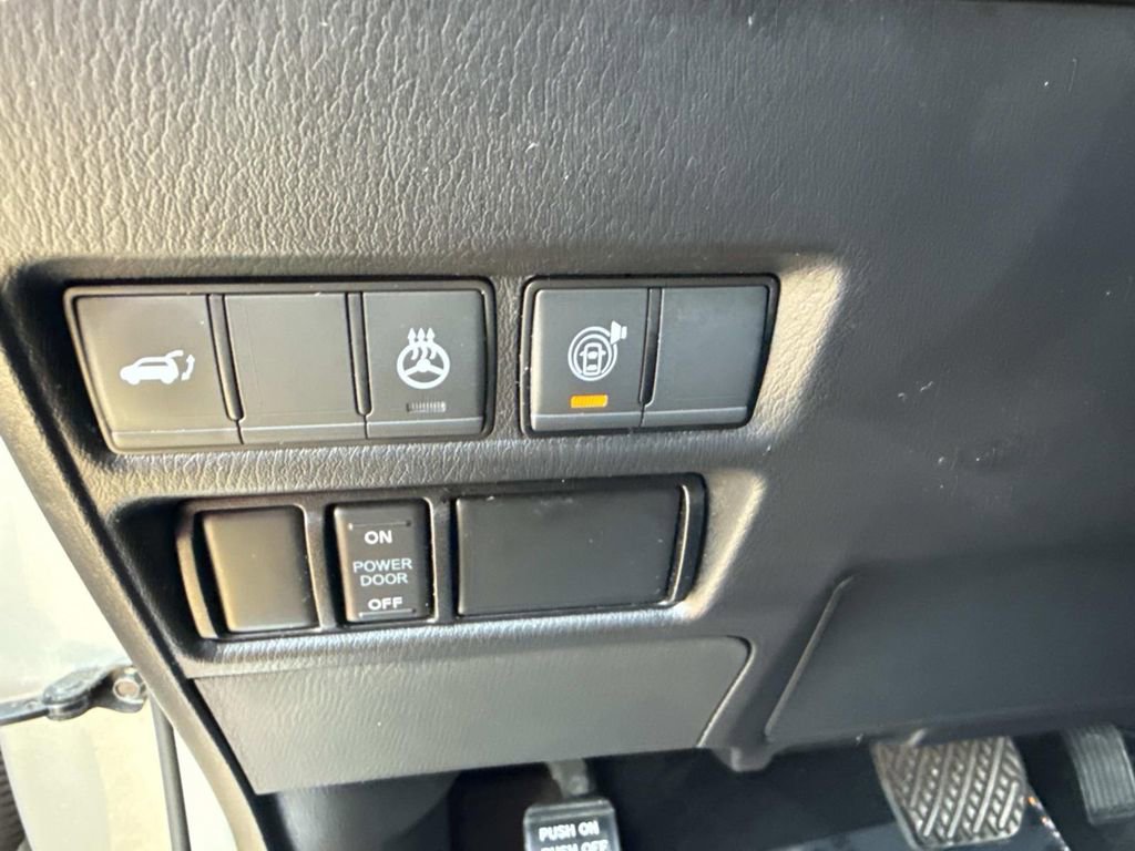 Used 2023 Nissan Armada SL w/ Captain's Chairs Package image 46