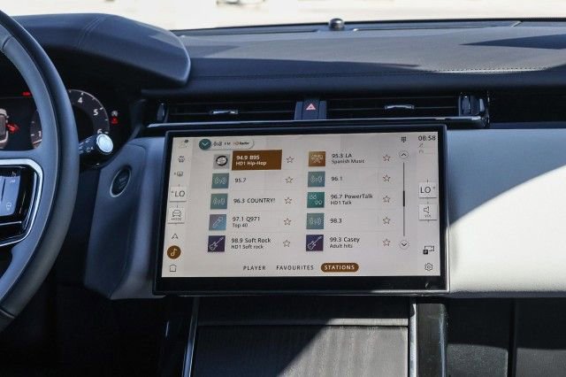 New 2026 Land Rover Range Rover Velar Dynamic SE image 16