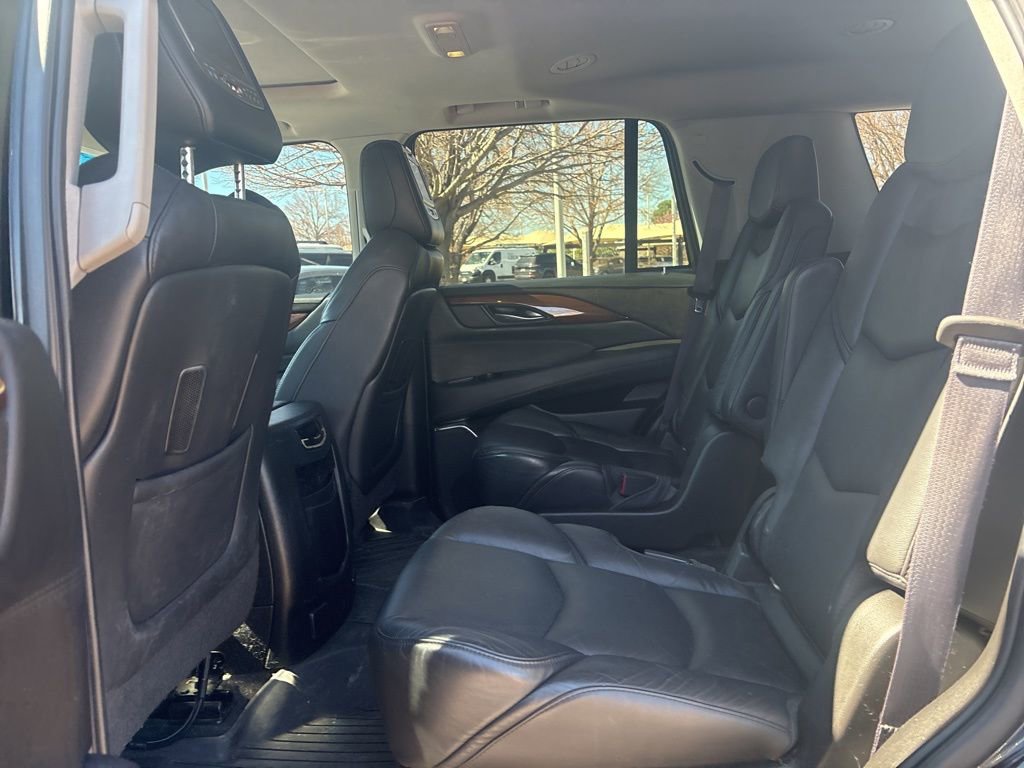 Used 2017 Cadillac Escalade Luxury image 16