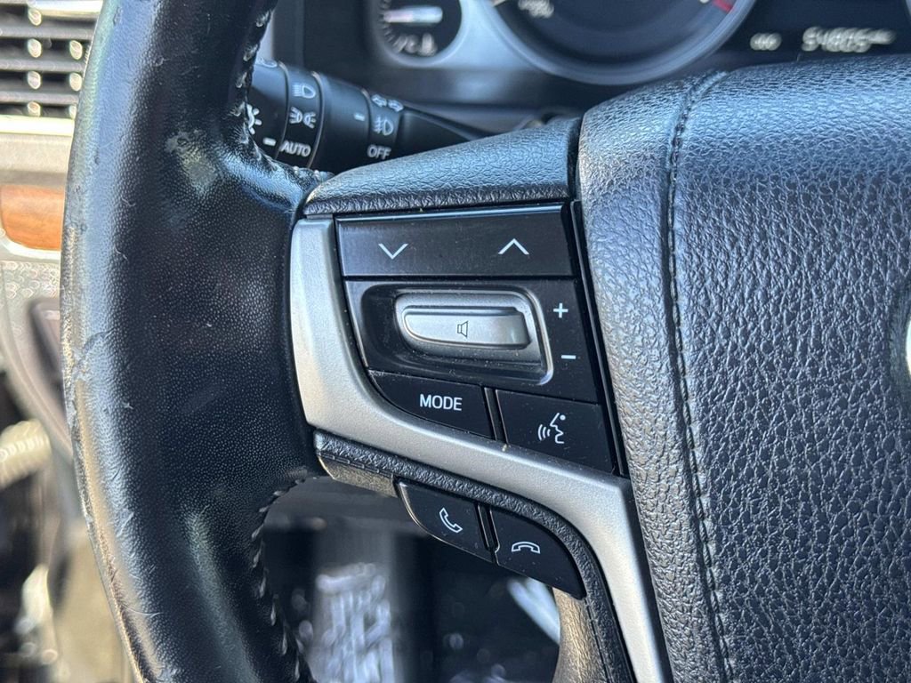 Used 2020 Toyota Land Cruiser w/ Preferred Accessory Package image 10