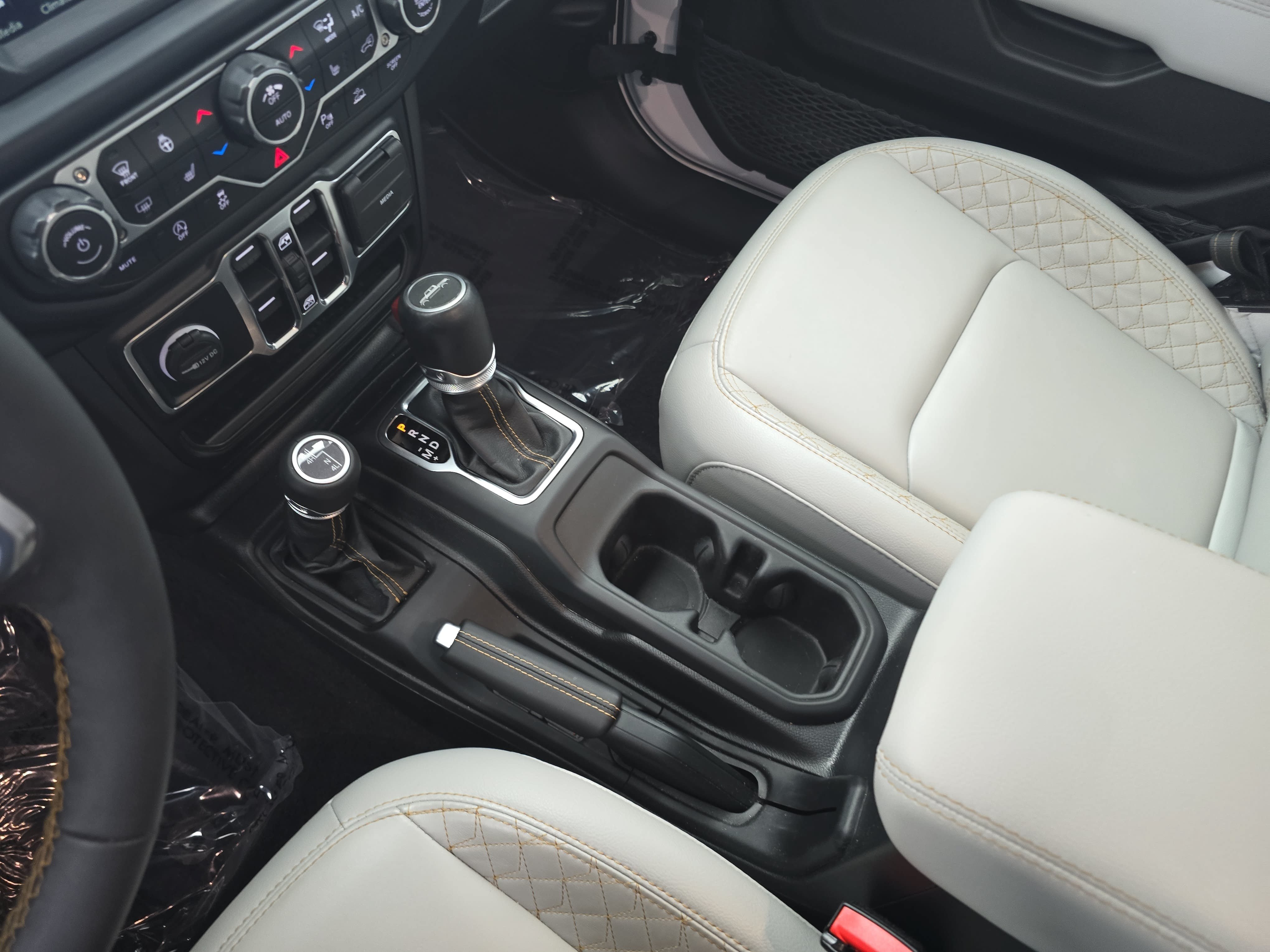 Used 2023 Jeep Gladiator Overland AWD/4WD image 24