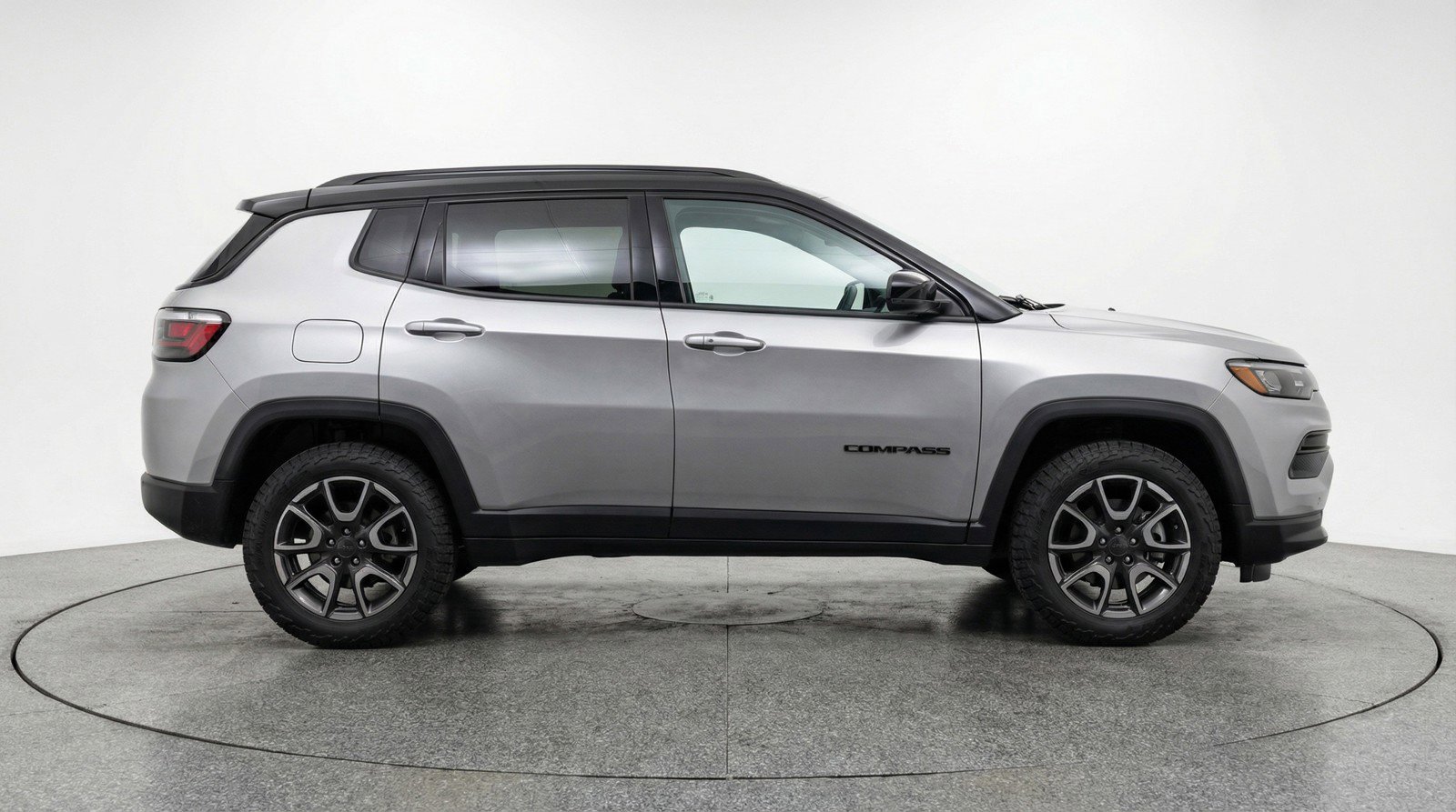 Used 2025 Jeep Compass Trailhawk AWD/4WD image 11