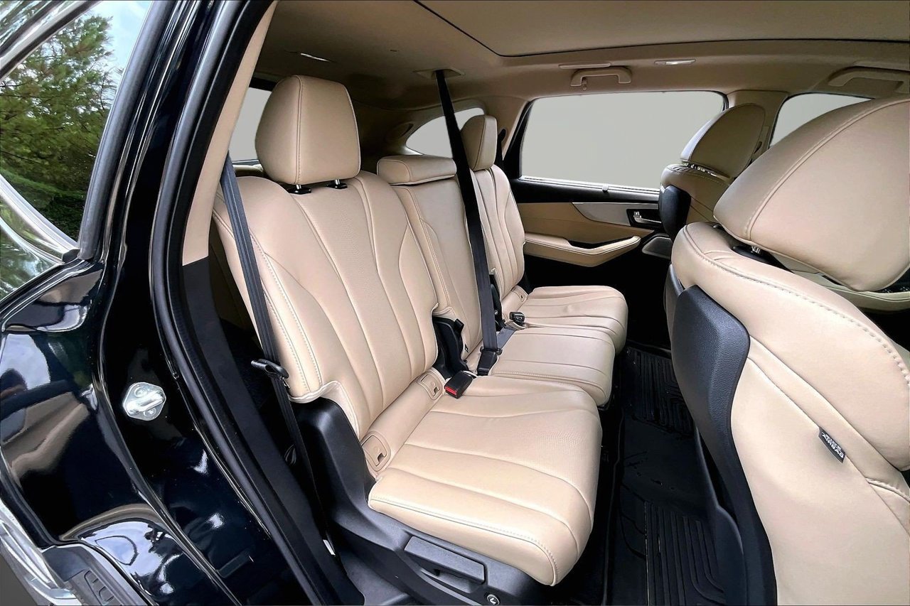 Used 2025 Acura MDX w/ Technology Package FWD image 24