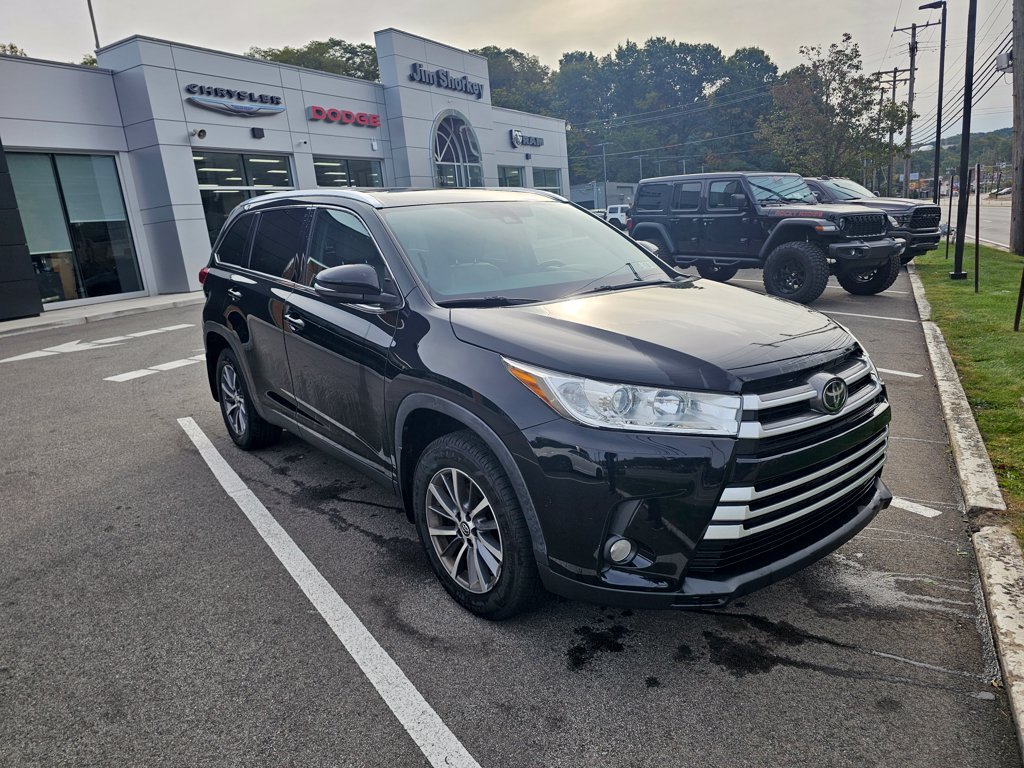 Used 2019 Toyota Highlander XLE AWD/4WD image 1