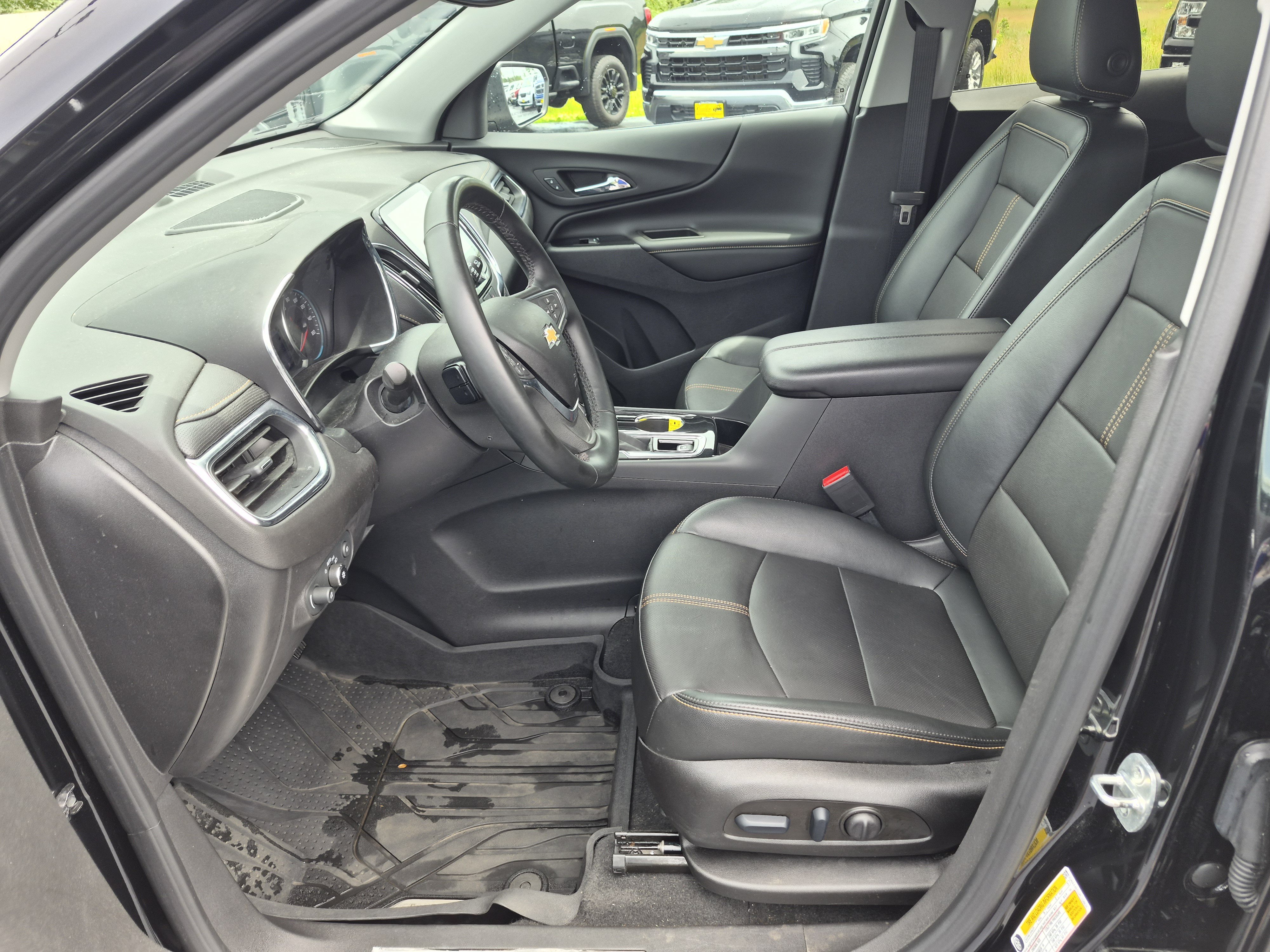 Used 2023 Chevrolet Equinox Premier AWD/4WD image 9
