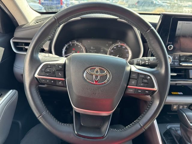 Used 2023 Toyota Highlander XLE AWD/4WD image 14