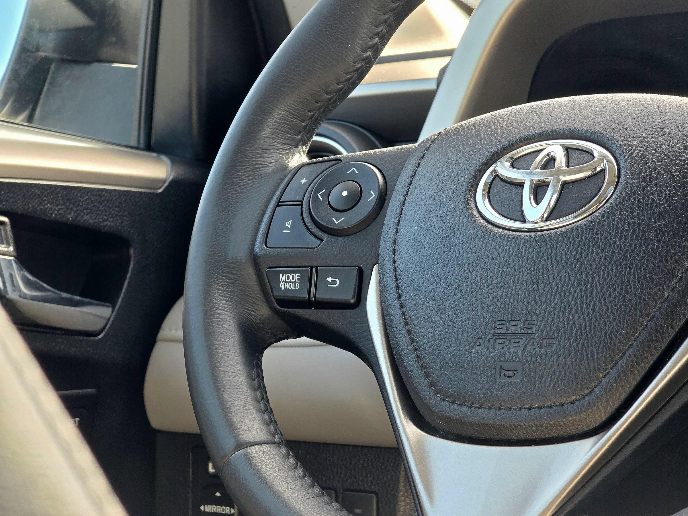 Used 2014 Toyota RAV4 Limited w/ Technology Package AWD/4WD image 22